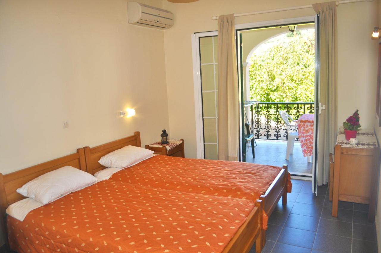 Yannis - Holiday Apartments On Agios Gordios Beach In Corfu Kültér fotó
